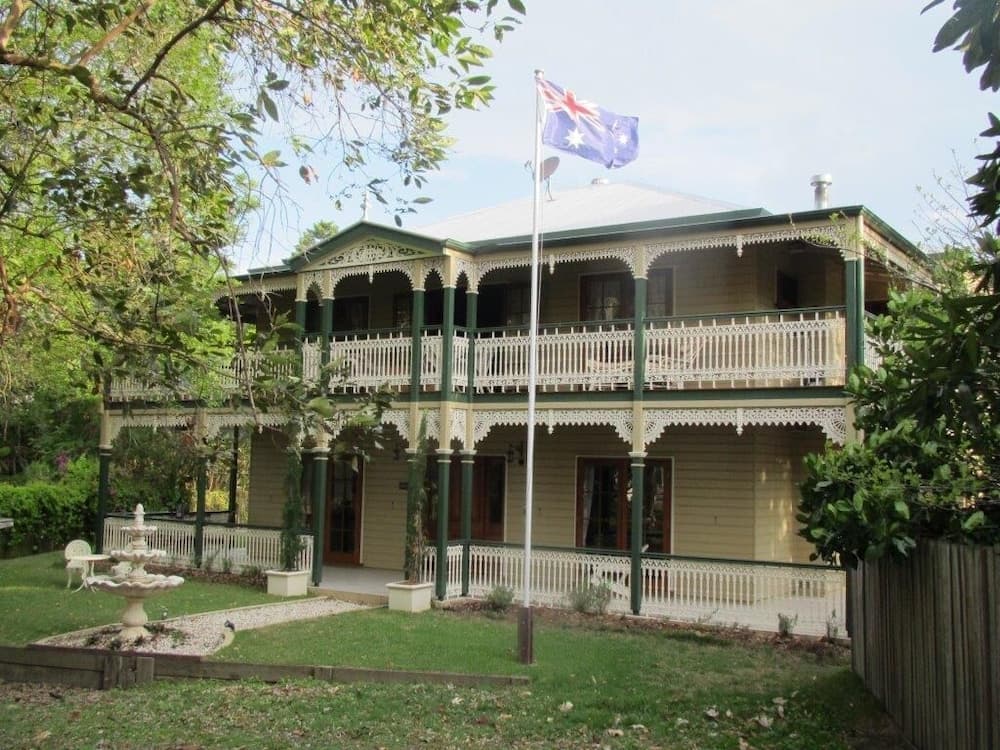 Grove Manor