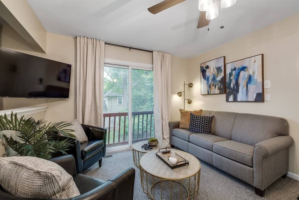 Chic Remodeled Retreat Near Emu: Easy Commute 2 Bedroom Apts