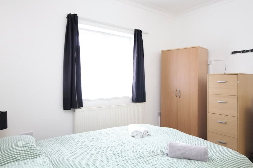 Pebbles Guest House - Flat 3