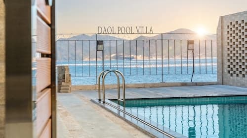 Geoje Daol Pool Villa Pension