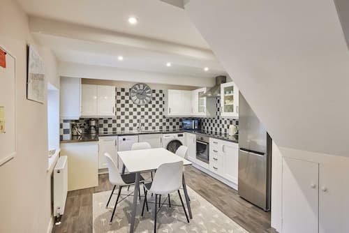 Host Stay Anvil Cottage