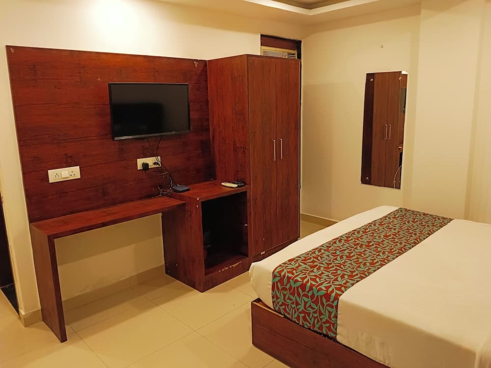 Hotel DSR Caves Near IGI Airport Delhi