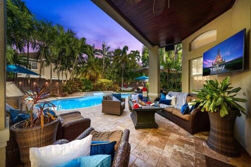 5 Bedroom Luxury Home, Minutes to Las Olas, Shops & Beach