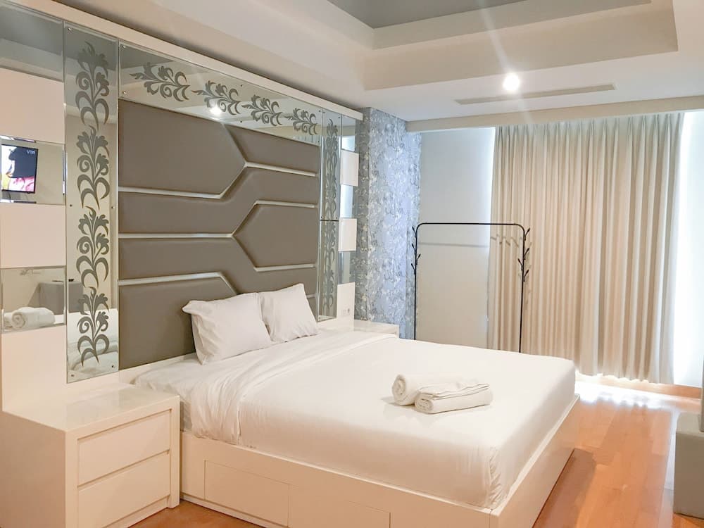 Spacious 1BR Apartment at One East Penthouse Residence