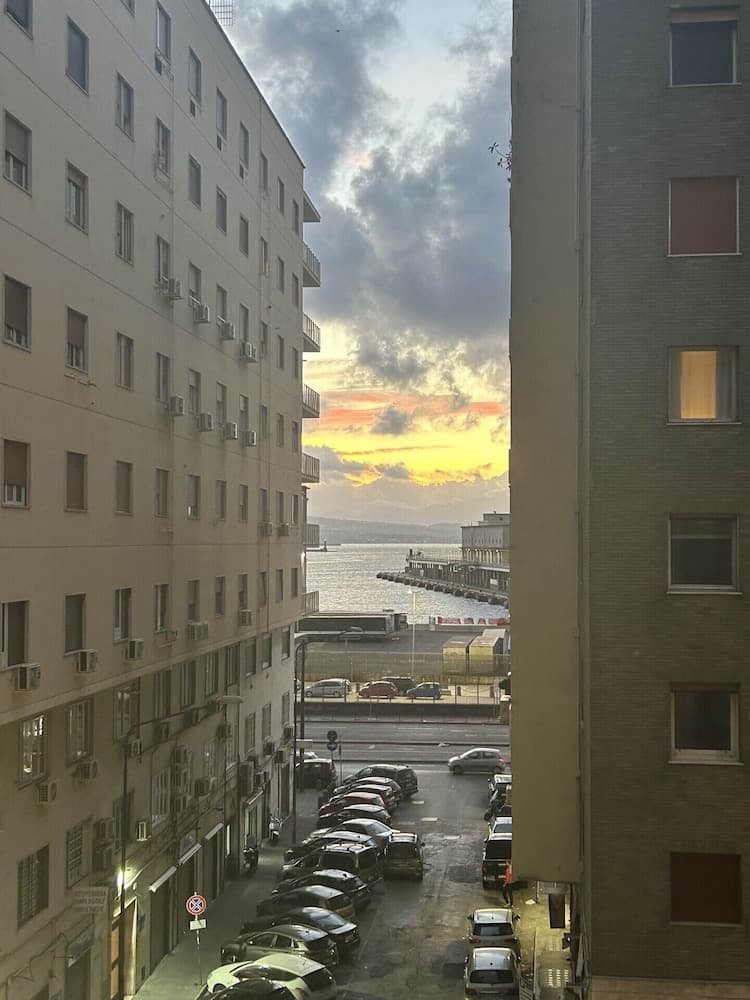 A un passo dal Castello Maschio Angioino