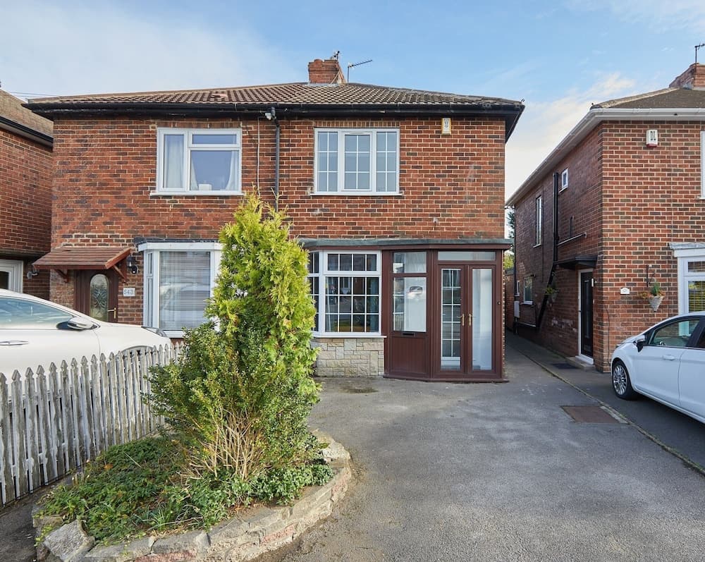 2 Bed Derby House- Parking - Rolls Royce