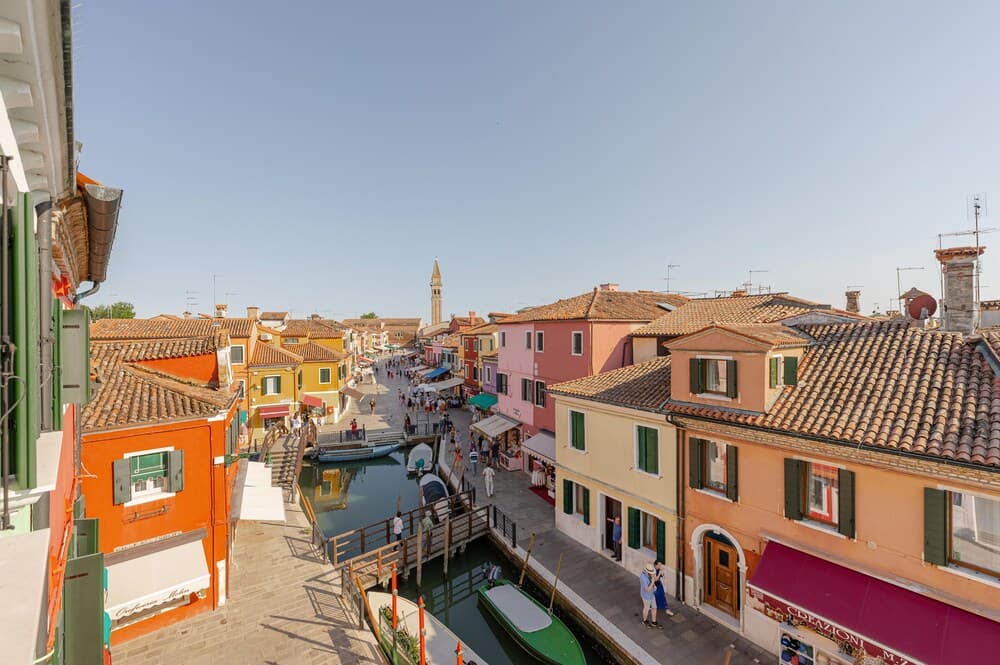 Konaklama yerinden şehir manzarası