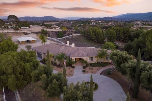 Bear Bridge by Avantstay Hilltop Haven in Temecula w Views Putting Green Hot Tub