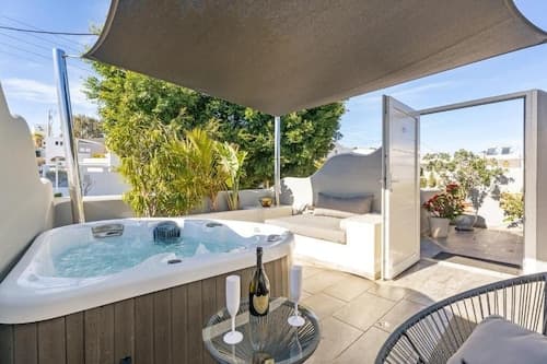 Oasis Suites Fira