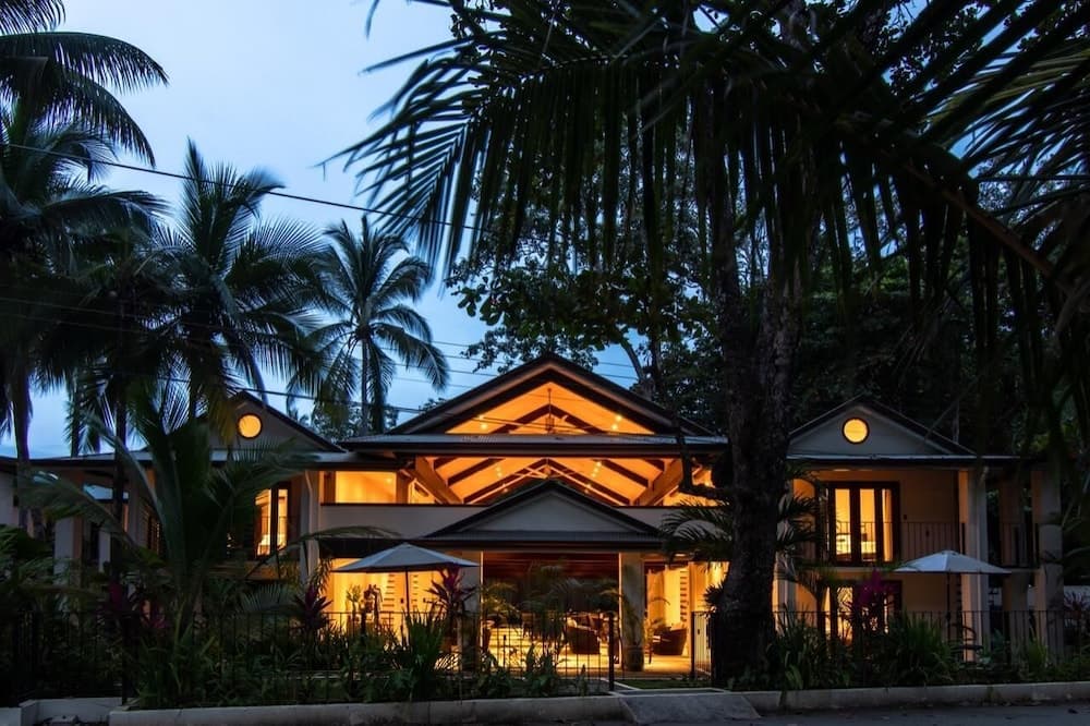 Hona Beach Hotel