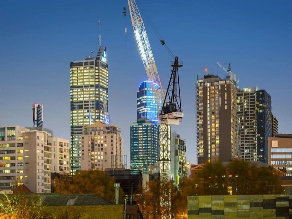 Melbourne Skyline Suite CBD with views