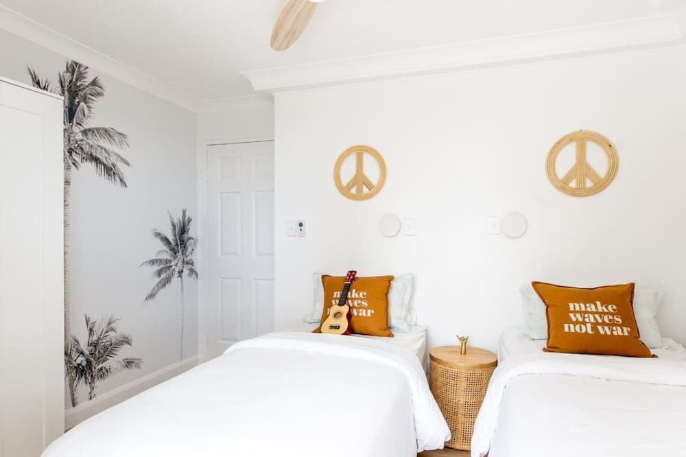 Ocean View Coastal Haven in Burleigh