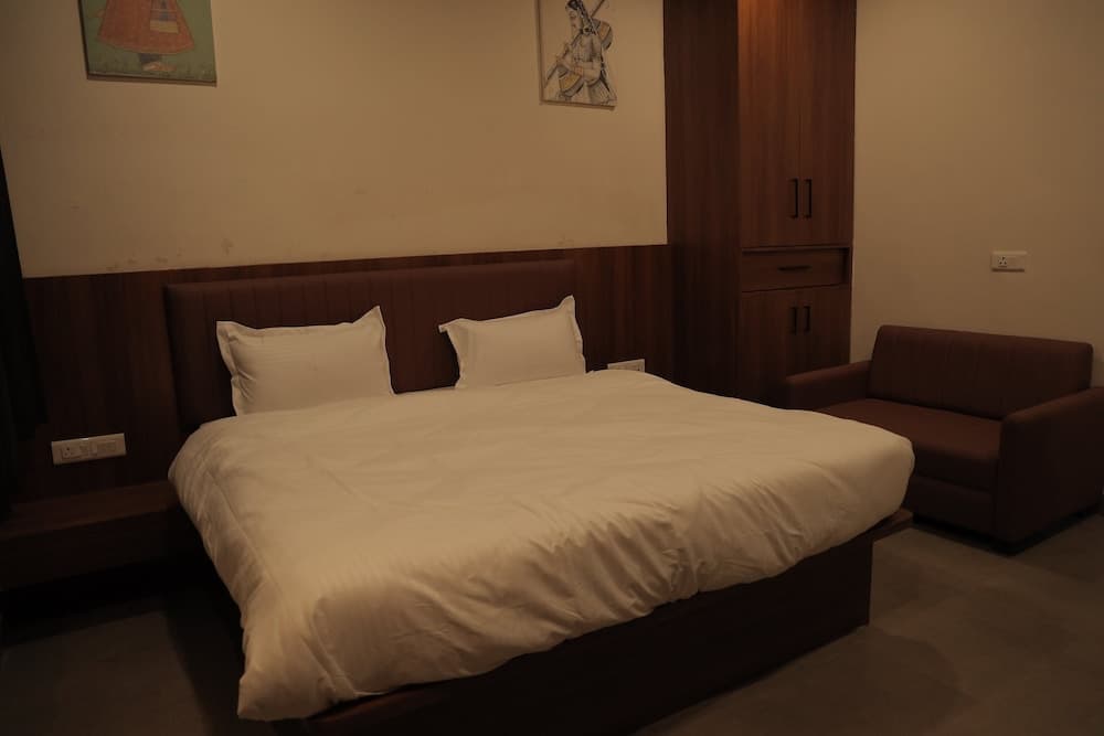 Hotel Vrajraj Palace