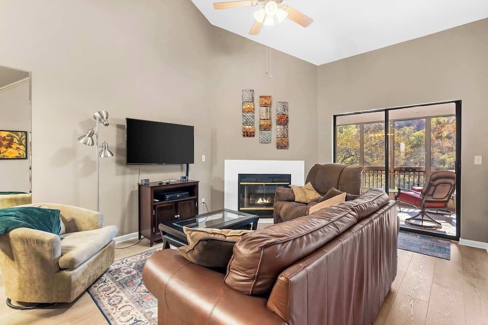 Whispering Water @ Pointe Royale