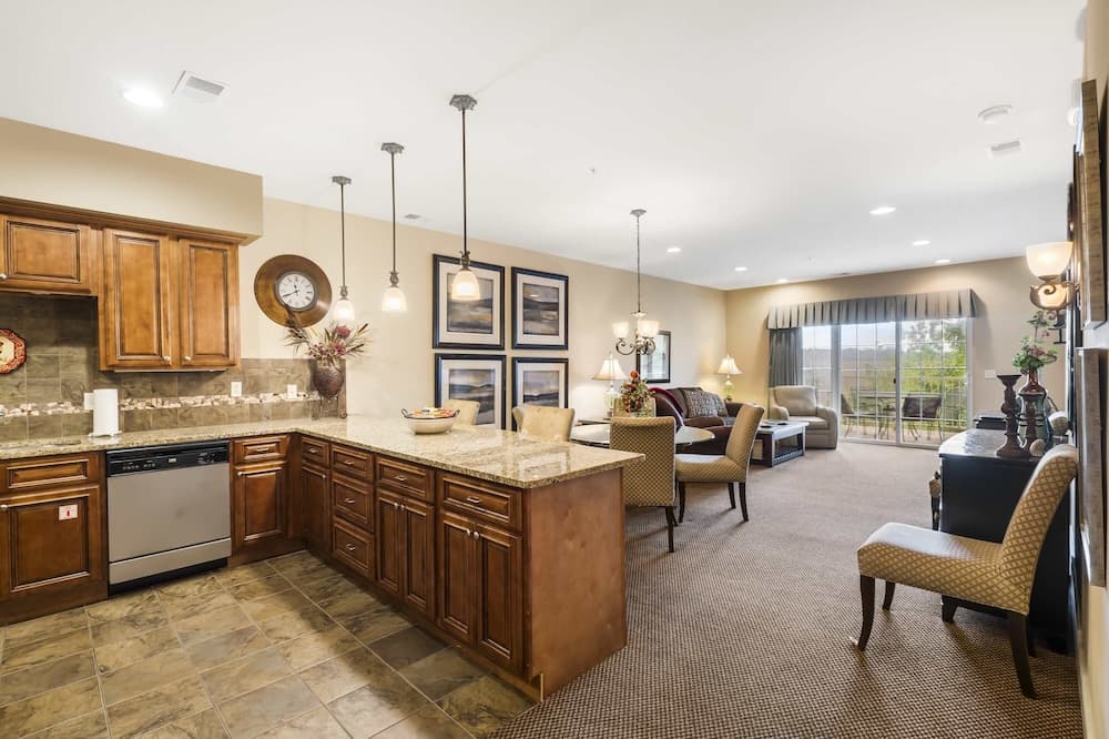 Branson Hills Getaway Sleeps 6