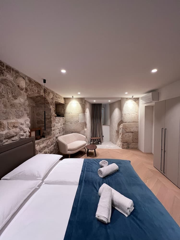 Unique house Nepot in the center