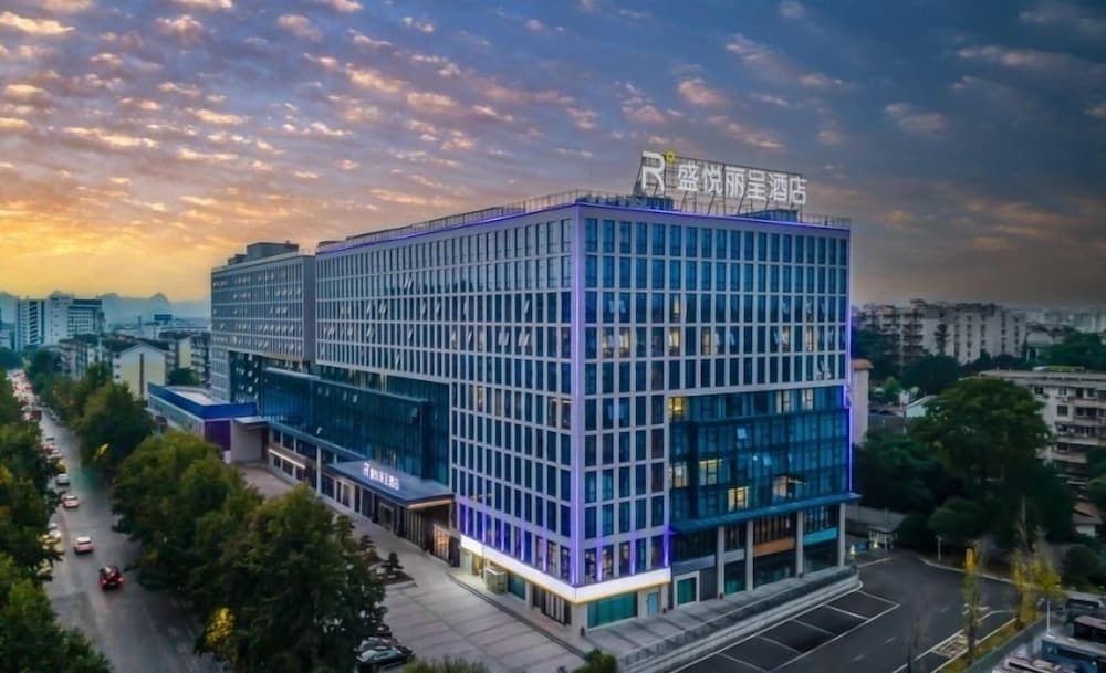 Stay at Guilin Scenic Spot