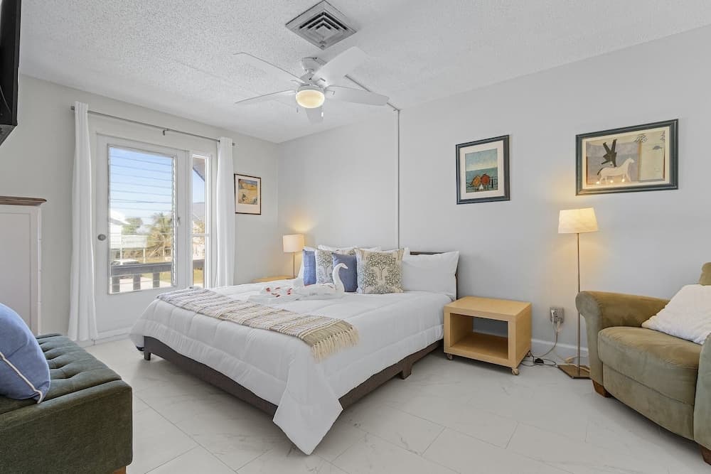 21591 Waterfront Duplex With Pool And Spa 2 Bedroom Condo