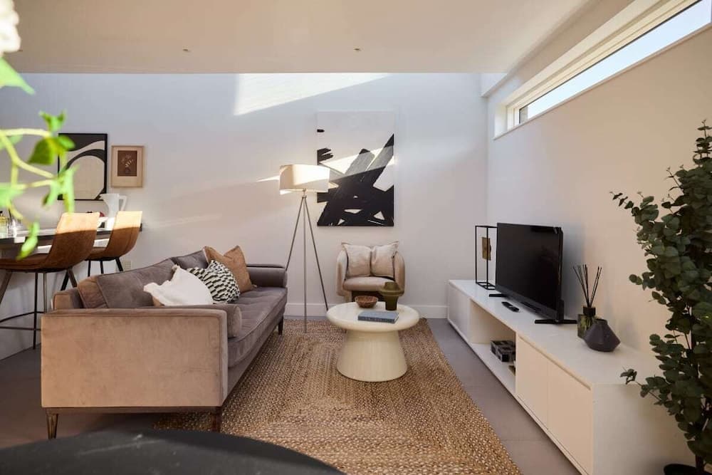 The White City Wonder - Modern 2bdr Home With Terrace