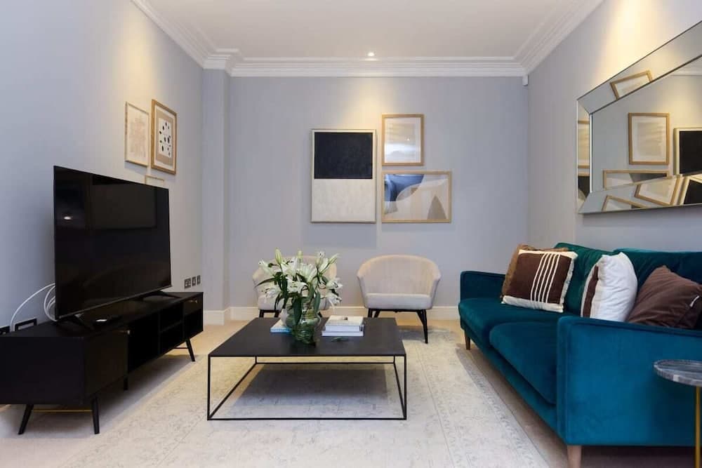 The Ascot Escape - Stylish 4bdr With Courtyard