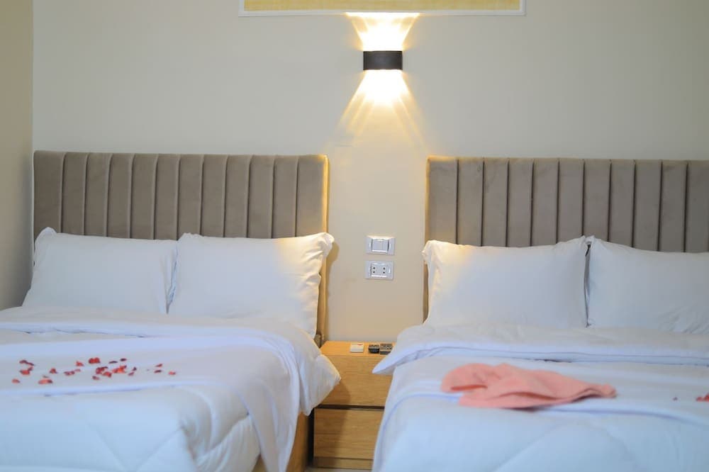 Pyramids Solar Boat Inn