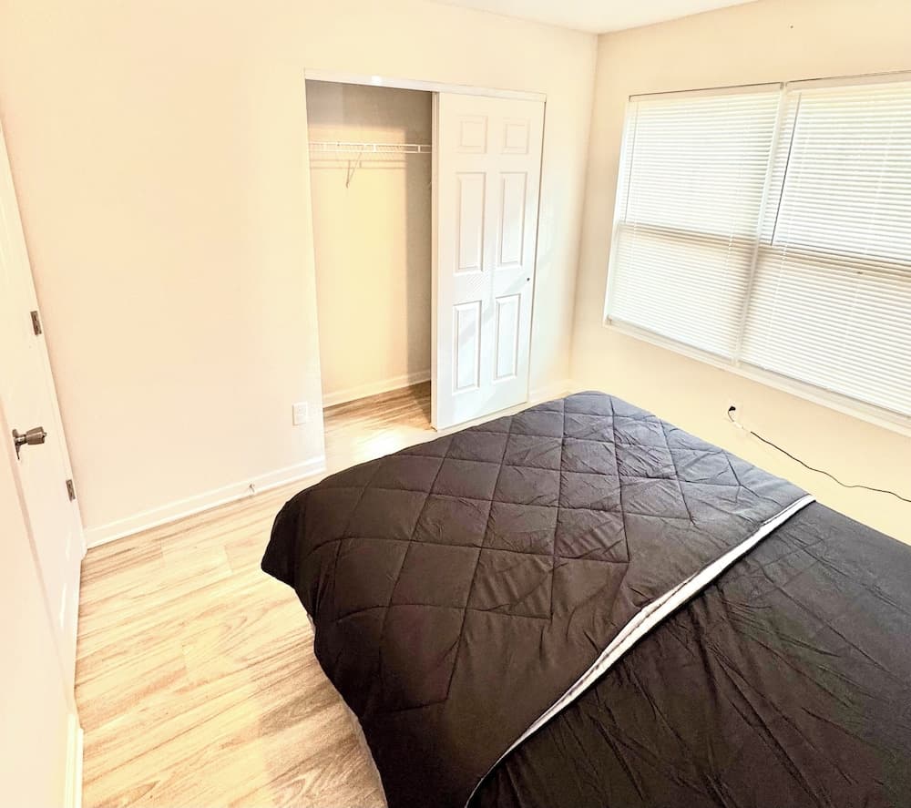 3 Bed Home 5 Mins to JAX Airport & Zoo