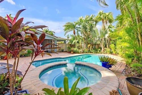 Chic 3BR Sanctuary Steps From The Drive Paradise