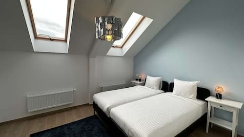 Luxury 1BR Near Fashion District by Oneluxstay