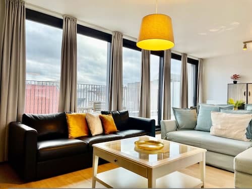 Modern 2BR Penthouse Near Diamond District by Oneluxstay