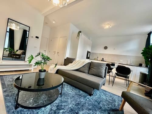 Luxury Dlx 1BR Near Fashion District by Oneluxstay