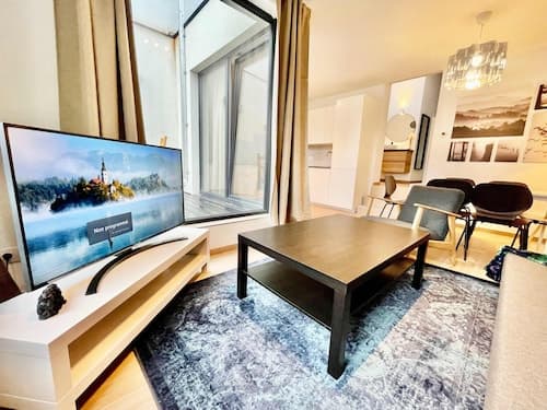 Luxury 2BR 1BA Near Fashion District by Oneluxstay