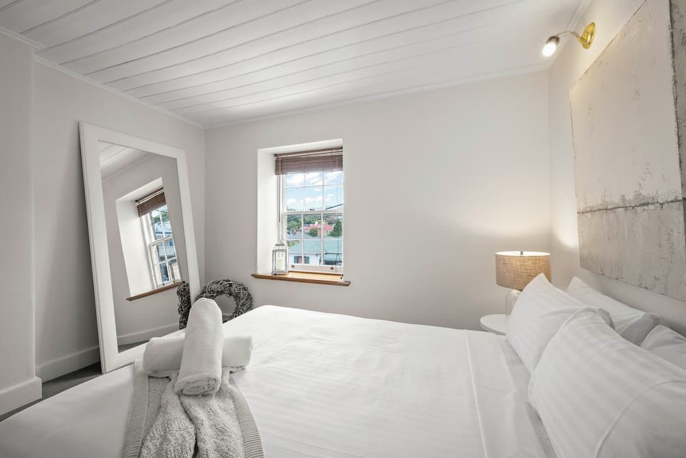 Stylish 3 Bedroom Townhouse - Hobart CBD