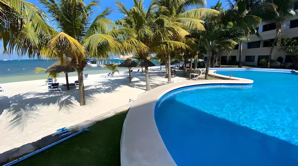 Beachfront and Ocean View Apartment