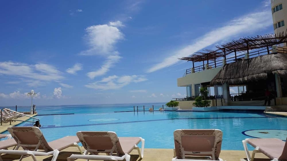 Cancun Plaza by Andiani Travel