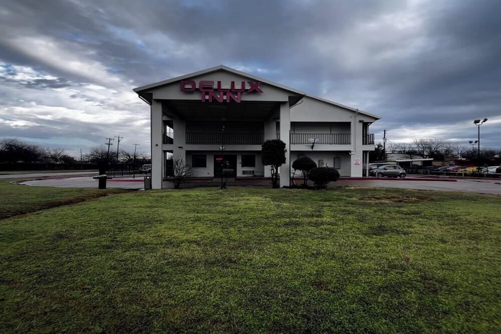 Deluxe Inn Motel By Oyo Grand Prairie Interstate 30