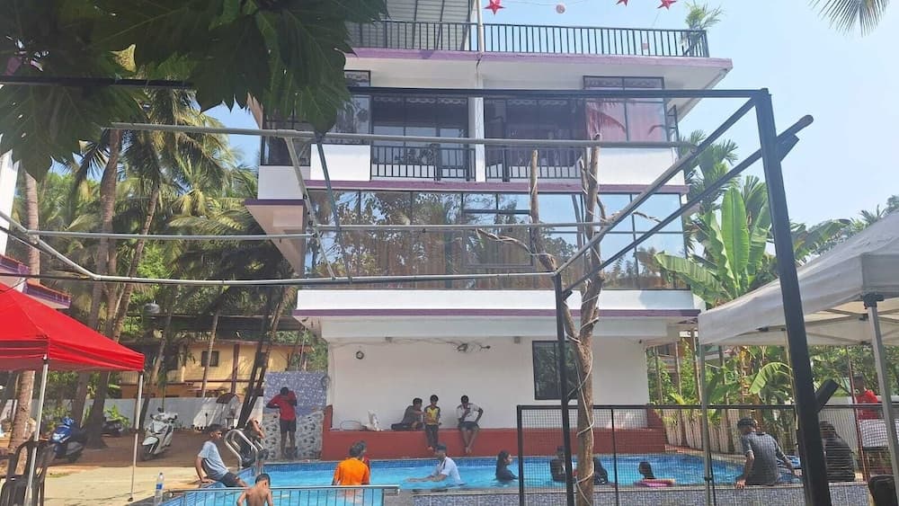 Konaklama yerinin ön cephesi