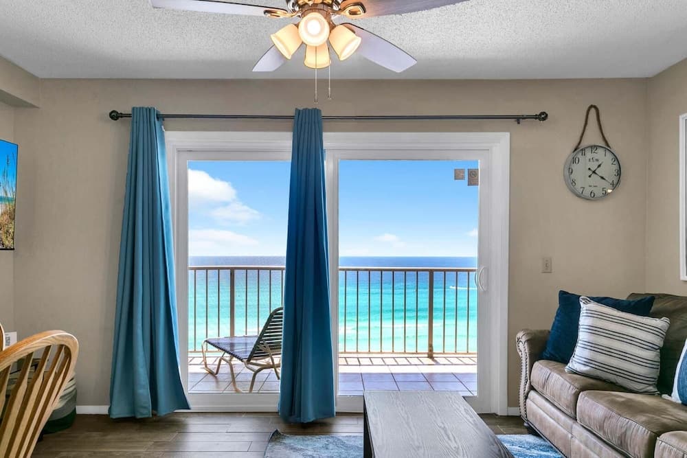 The Summit 1019-toes in the Sand