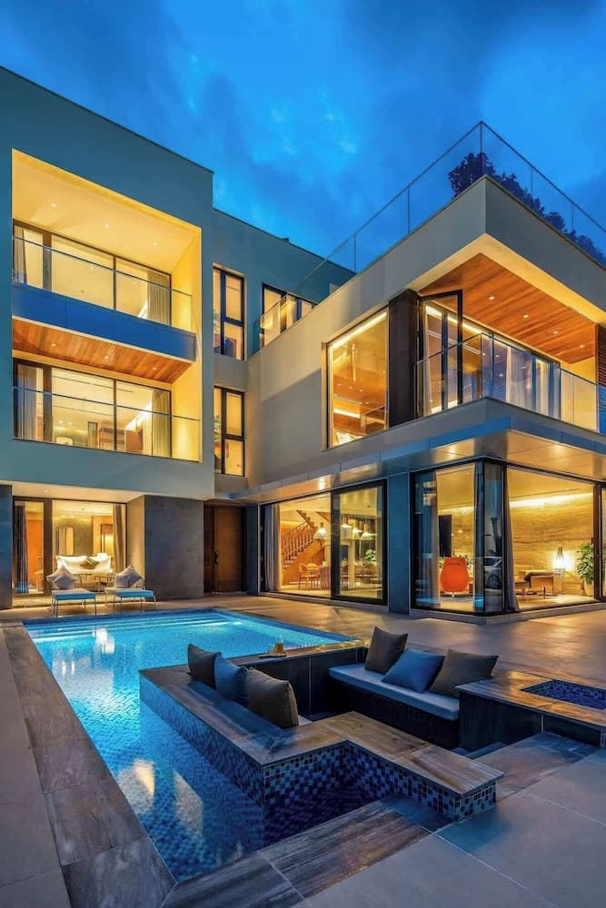 5BR Luxury Villa: Elite Services & Privacy