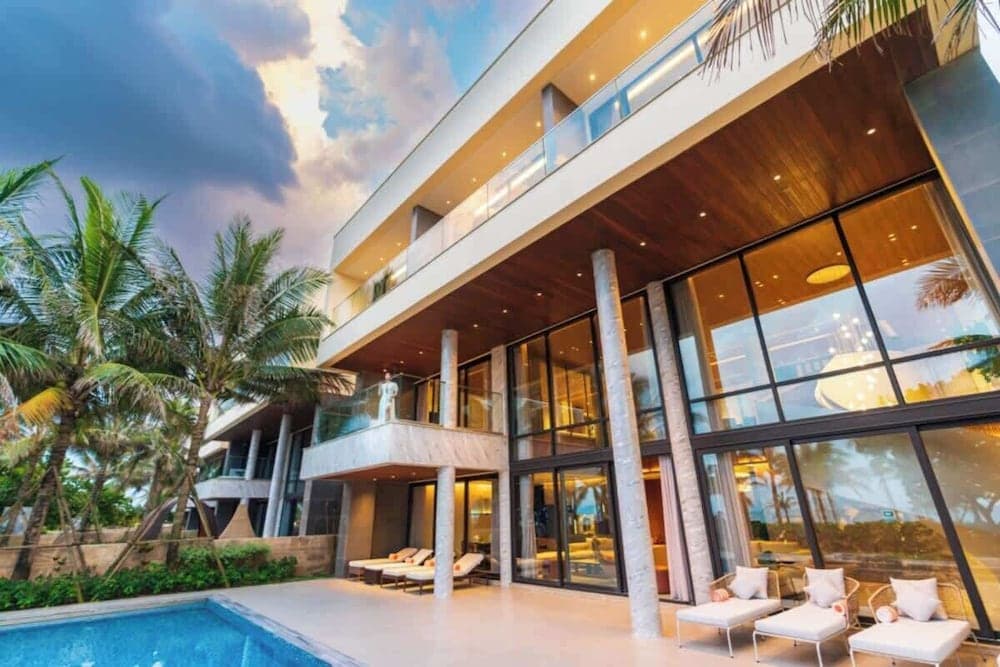 Golfers Paradise: Villa at World-class Course Edge