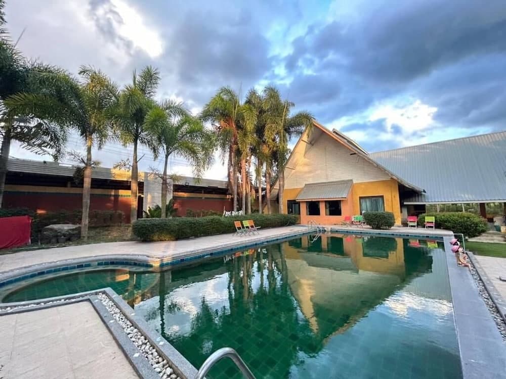Petpumok Wangnamkhiao Hotel