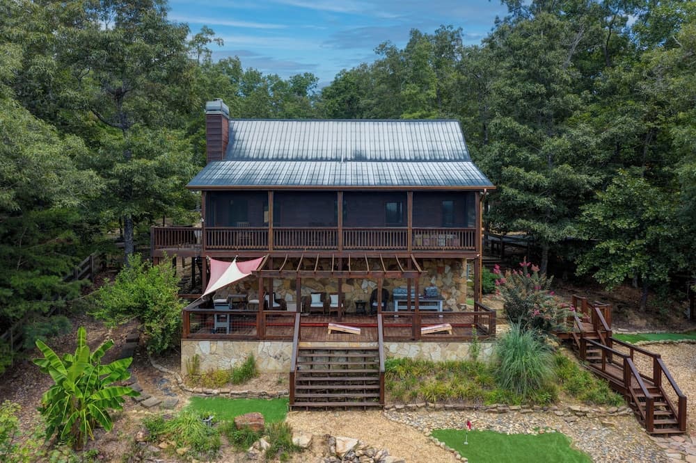 Mountain Haven in the Woods