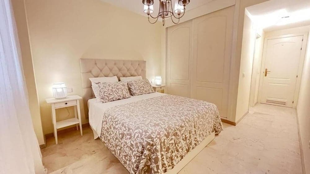 APTO PRIMERA LINEA ESTEPONA BY ISA