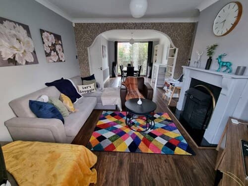 3 Bed Spacious House With Parking