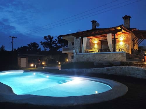 Villa Traditional Estate Heated Pool