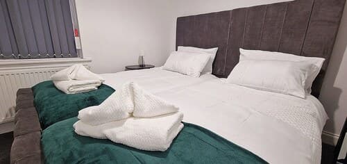 Ashfield House by Cyber Living - Modern Stay!