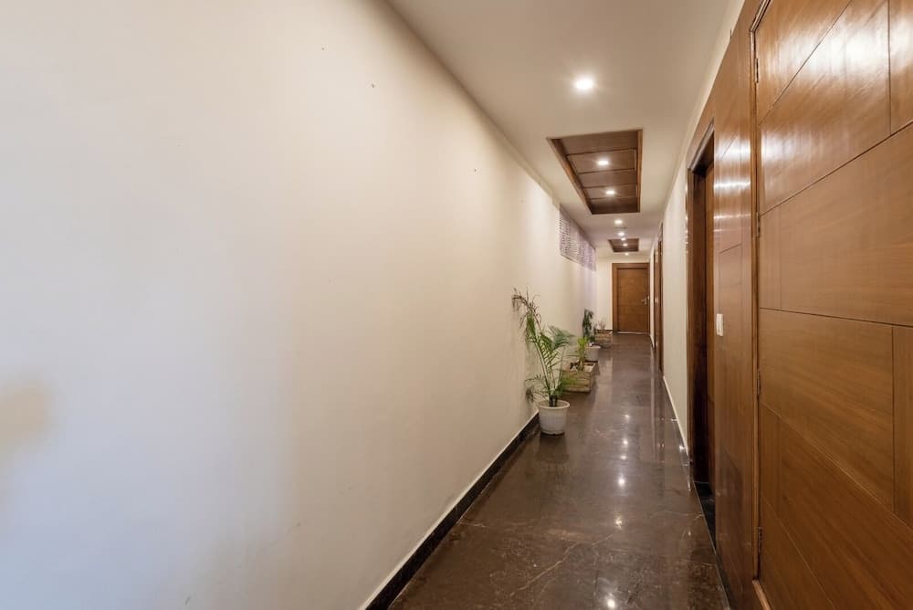 Shining hills by Lawrence Hotels