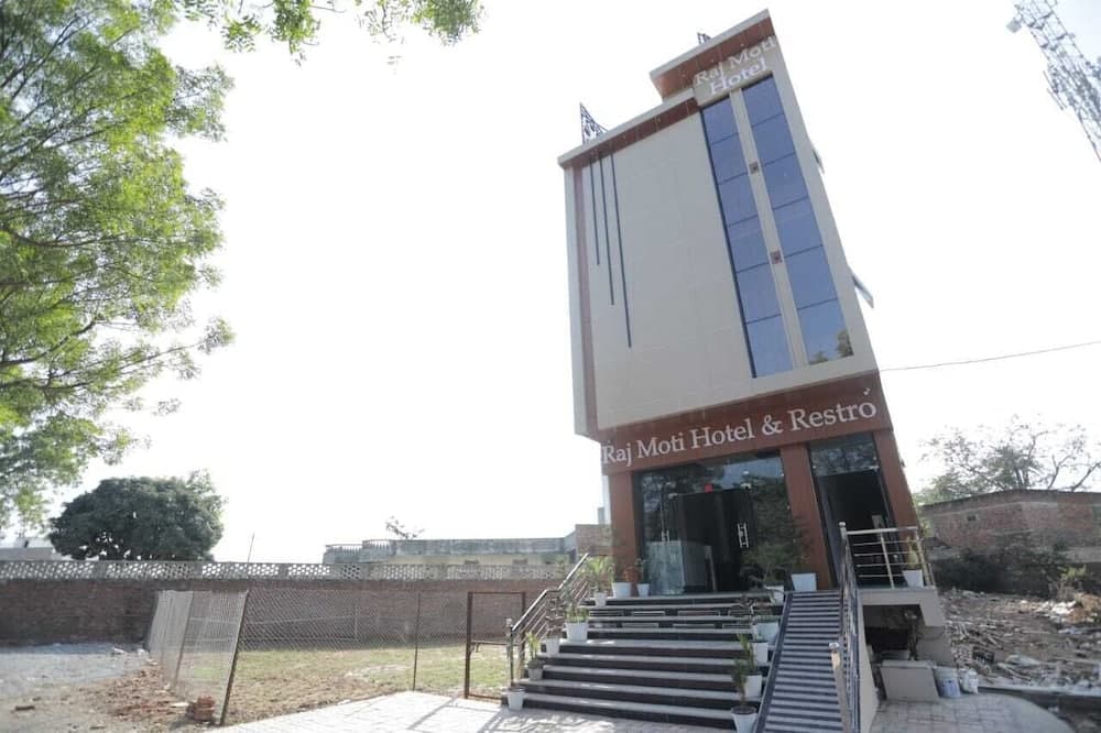 Rajmoti hotel& restro