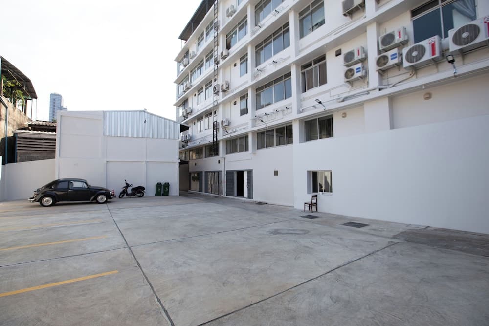 185 @ Surawong Hotel