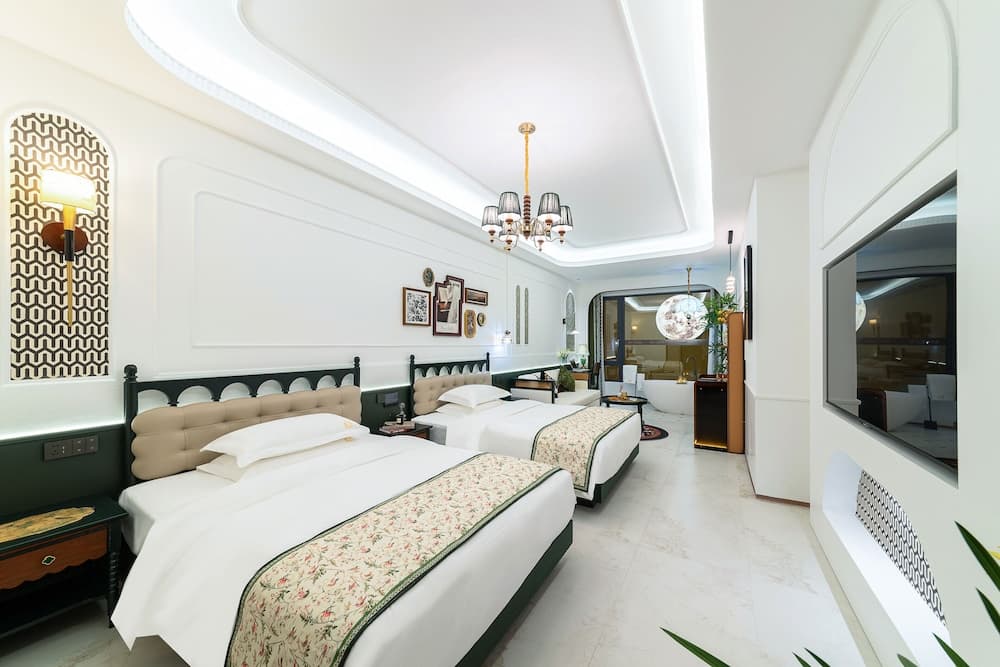 Vishan Garden Trendy Hostel