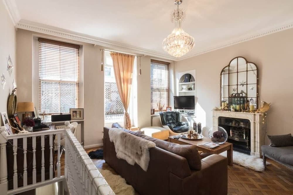 Stylish 1-bed With a Roof Terrace
